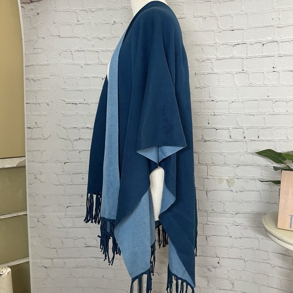 Chico's One Size Reversible Knit Cape Blue Cotton Blend Shawl Wrap Fringe - Picture 4 of 6